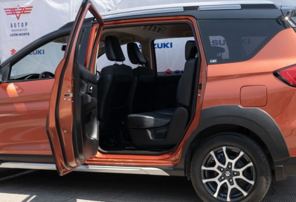 SUZUKI ERTIGA XL7 2023 NARANJA $385,000.00 - Imagen 5
