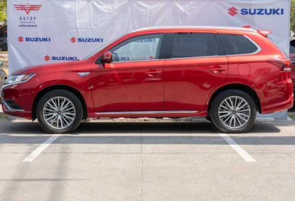 MITSUBISHI OUTLANDER SE PHEV 4X4 2020 $395,000.00 - Imagen 3