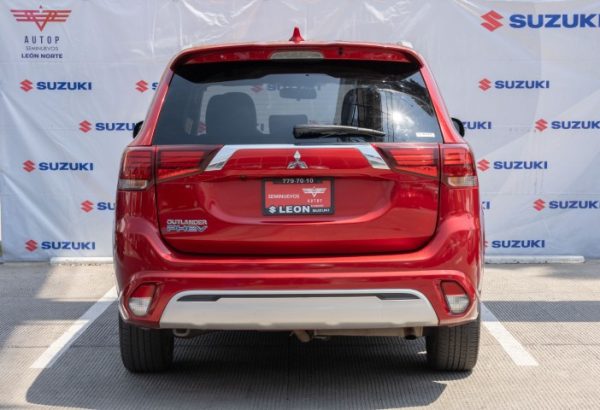 MITSUBISHI OUTLANDER SE PHEV 4X4 2020 $395,000.00 - Imagen 5