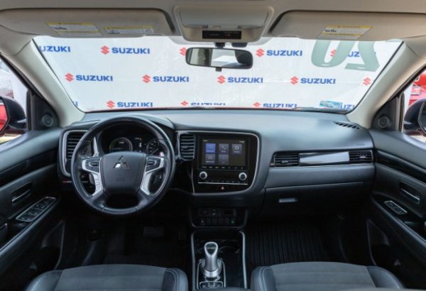 MITSUBISHI OUTLANDER SE PHEV 4X4 2020 $395,000.00 - Imagen 7