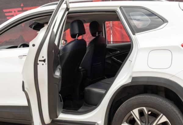 CHEVROLET TRACKER PREMIER 2021 blanca $355,000.00 - Imagen 4