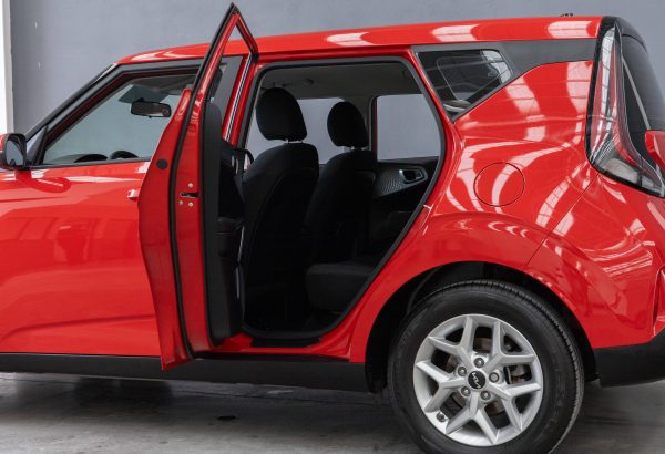 KIA SOUL LX 2023  $335,000 - Imagen 4